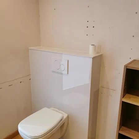 Backpackers Gelijkvloers-studio-slaapkamer-eetkamer-keuken 1 Ruimte-badkamer En-suite * אוסטנדה