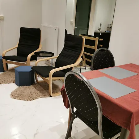 公寓 Backpackers Gelijkvloers-studio-slaapkamer-eetkamer-keuken 1 Ruimte-badkamer En-suite 奥斯滕德