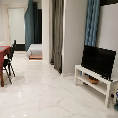 Backpackers Gelijkvloers-studio-slaapkamer-eetkamer-keuken 1 Ruimte-badkamer En-suite 奥斯滕德