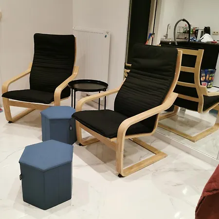 Backpackers Gelijkvloers-studio-slaapkamer-eetkamer-keuken 1 Ruimte-badkamer En-suite *